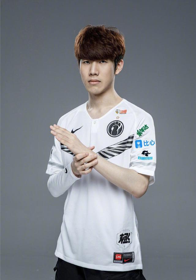 余嘉豪貢獻24分12籃板薩姆納全能表現54分10助攻7籃板浙江隊戰勝四川隊喜迎五連勝.