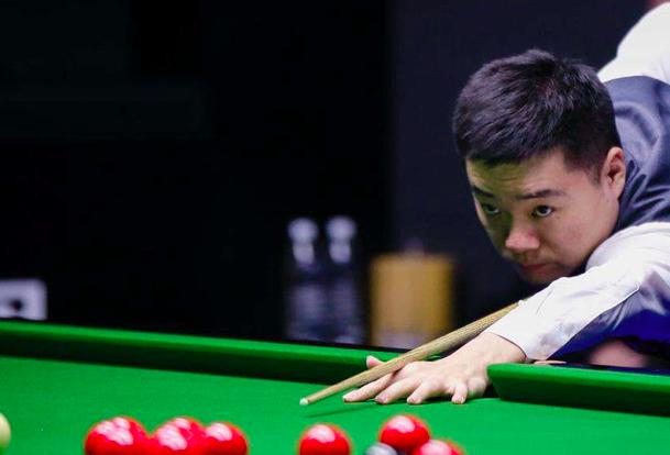 官方：塞维利亚后卫巴代与俱乐部续约至2029年6月